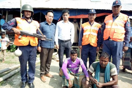 রায়পুরে জাল ও নৌকাসহ ২ জেলে আটক 

