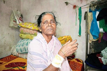 এবার মাকে রড দিয়ে পেটাল ছেলে