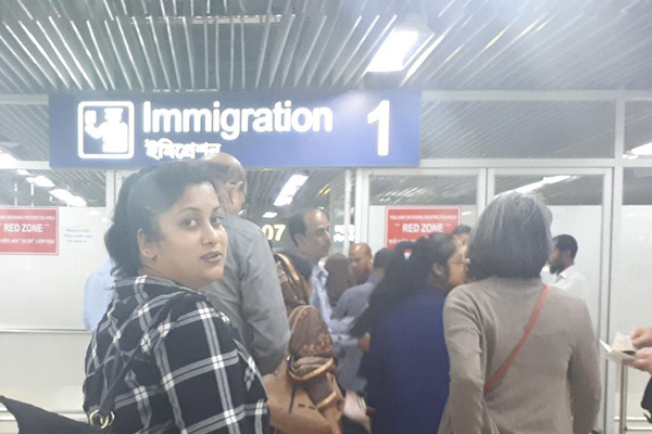 নিউইয়র্কেই ফিরে গেলেন শ্রাবন্তী
