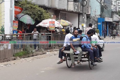 অফিস যাত্রীদের আজ রিকশা-ভ্যানই ভরসা