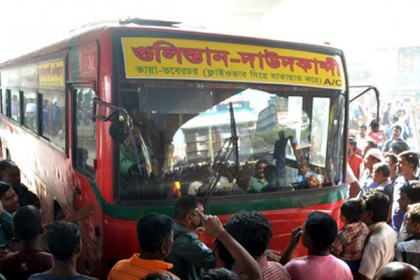 বিআরটিসি বাস চলাচলেও শ্রমিকদের বাধা, চালকদের মারধর