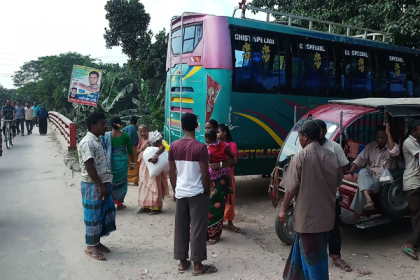 ঠাকুরগাঁওয়ে পরিবহন শ্রমিকদের ধর্মঘট, দুর্ভোগ চরমে