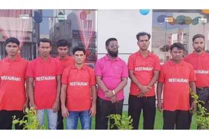 ওমানে রেস্টুরেন্টের ব্যবসায় ভাগ্য ফিরেছে ইসমাইলের
