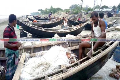 ইলিশ শিকারে গভীর সমুদ্রে জেলেদের ফের যাত্রা