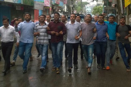 বরিশালে স্বেচ্ছাসেবক দলের বিক্ষোভ 

