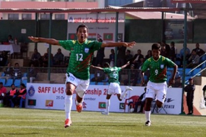 ১০ জনের দল নিয়েও গ্রুপ চ্যাম্পিয়ন বাংলাদেশ