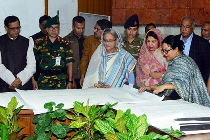 সংসদ ভবনের লুই কানের মূল নকশা দেখলেন প্রধানমন্ত্রী