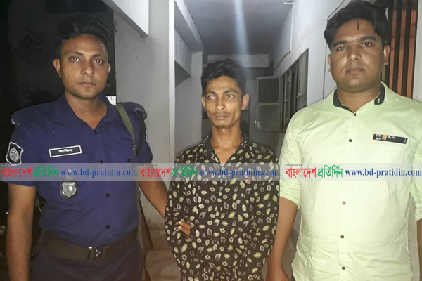 মাদক ব্যবসায়ীর অভিনব কাণ্ড