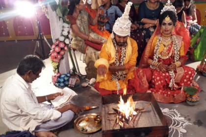 লিঙ্গ পরিবর্তন করে বন্ধুকে বিয়ে করলেন অনীক