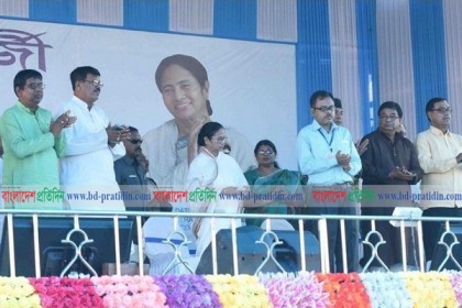 আসামের নাগরিক পঞ্জি ইস্যুতে মমতা ব্যানার্জির ক্ষোভ অব্যাহত