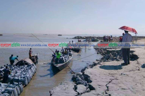 সিরাজগঞ্জে যমুনা নদীর ৩ নং ক্রসবার বাঁধের লাঞ্চিং এপ্রোচে ধস