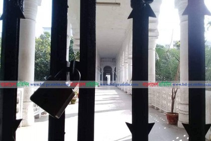 গেটে তালা দিয়ে বিএনপিপন্থী আইনজীবীদের সুপ্রিম কোর্ট বর্জন 