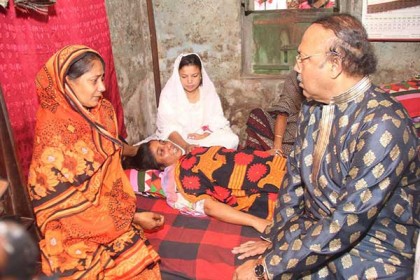 চামেলীর চিকিৎসায় পাশে দাঁড়ালেন মেয়র লিটন