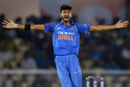 বাড়াবাড়ি উদযাপনে বিপাকে ভারতীয় পেসার