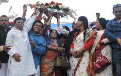 'উন্নয়নের ধারা অব্যাহত রাখতে নৌকায় ভোট দিন'