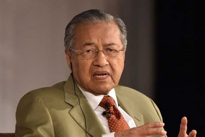 অফিসের কাজের মাঝে ১৫ মিনিট ব্যায়াম করার আহ্বান মাহাথিরের