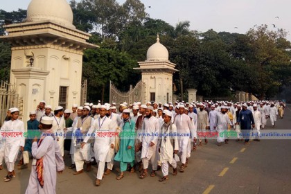 সোহরাওয়ার্দীতে 'শোকরানা মাহফিল' স্থলে আসতে শুরু করেছেন আলেমরা