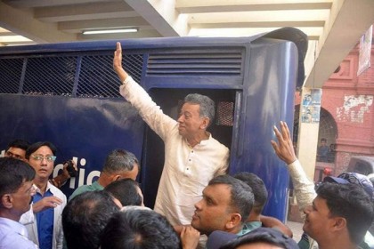 হাইকোর্ট থেকে জামিন পেলেন আমির খসরু 
