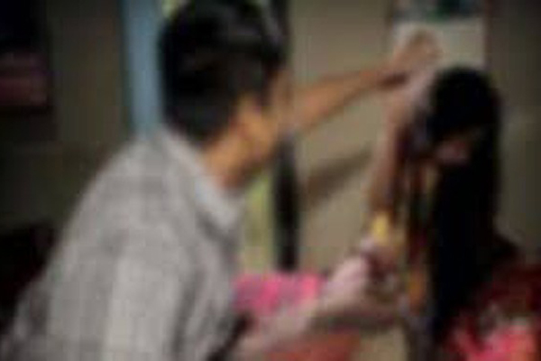 শ্বশুরবাড়িতে গিয়ে গৃহবধূর সঙ্গে পরকীয়া, অতঃপর...