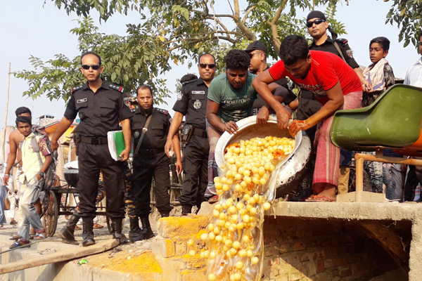 মাদারীপুরে মিষ্টির দোকানে অভিযান, ৫০ হাজার টাকা জরিমানা

