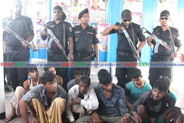 বঙ্গোপসাগরে অস্ত্রসহ ১০ জলদস্যু আটক, অপহৃত জেলেদের উদ্ধার