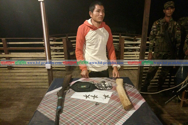 রাঙামাটিতে যৌথ বাহিনীর পৃথক অভিযানে আটক ২