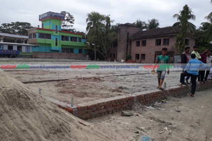 মাদারীপুরে আওয়ামী লীগ নেতার বিরুদ্ধে সরকারি জমি দখলের অভিযোগ 