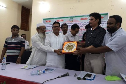 চলন বিলের 'দুরন্ত মাঝি' উপাধিতে ভূষিত হলেন পলক