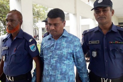 ফেনসিডিলসহ আটক চট্টগ্রামের জেলার পাঁচ দিনের রিমান্ডে 


