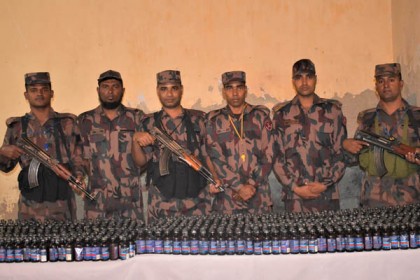 ফুলবাড়ীতে এক হাজার বোতল ফেন্সিডিল উদ্ধার

