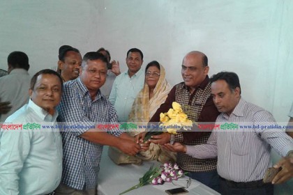 দিনাজপুরে ৪ প্রধান শিক্ষকের আওয়ামী লীগে যোগদান