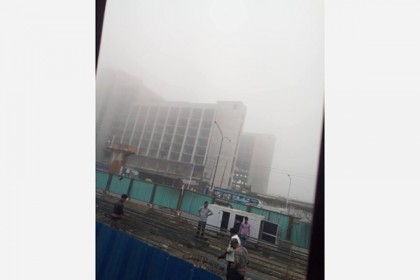 হঠাৎ কুয়াশায় ঢাকা রাজধানী