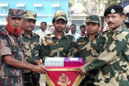 দ্বিপাবলী উপলক্ষ্যে বিজিবিকে বিএসএফ’র মিষ্টি উপহার