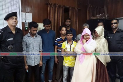 শের-ই বাংলা মেডিকেলে নারীসহ ৮ দালাল আটক