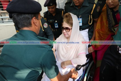 হাসপাতাল থেকে বিশেষ আদালতে খালেদা