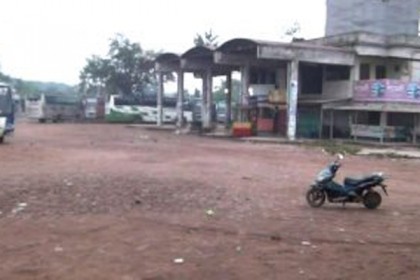 নাটোরে পরিবহন শ্রমিক ধর্মঘট চলছে

