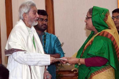 চার শিল্পীর পাশে দাঁড়ালেন প্রধানমন্ত্রী