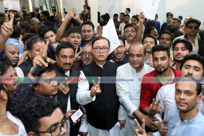 ফেনী-১ আসনে সব প্রার্থী এক হয়ে মনোনয়নপত্র নিলেন নাসিমের জন্য