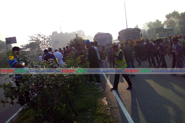 বঙ্গবন্ধু সেতু মহাসড়কে অবরোধ প্রত্যাহার, যান চলাচল স্বাভাবিক