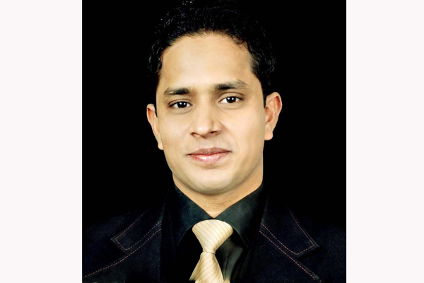ফিউচার ইয়ুথ সামিটের নির্বাহী বাংলাদেশি তরুণ নির্মাতা জাফর ফিরোজ