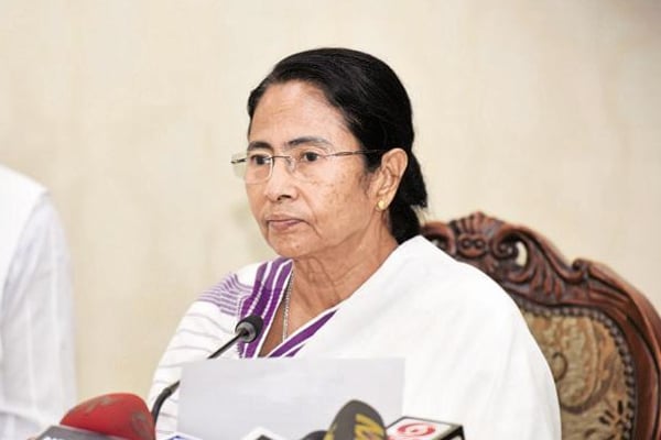 অবশেষে সীমান্তে কাঁটাতারের বেড়া নির্মাণে জমি দিচ্ছেন মমতা