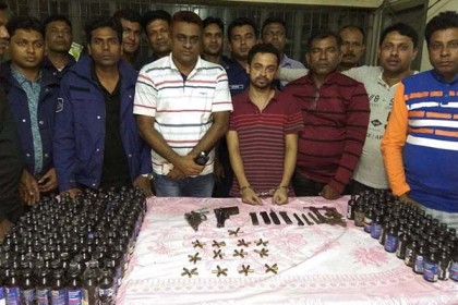 ঘাটাইলে আগ্নেয়াস্ত্র-ফেনসিডিলসহ যুবক গ্রেফতার