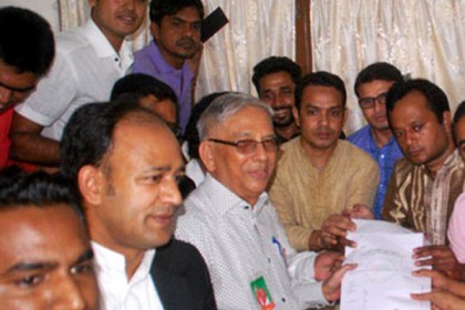 মনোনয়নপত্র কিনলেন সাবেক গভর্নর ড. ফরাস উদ্দীন