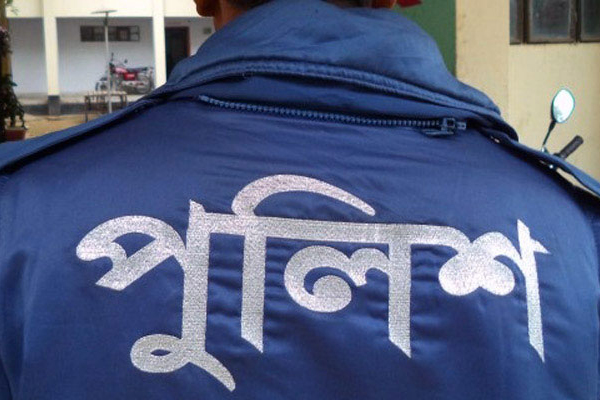 মাদকবিক্রতাদের হামলায় আহত ২ পুলিশ