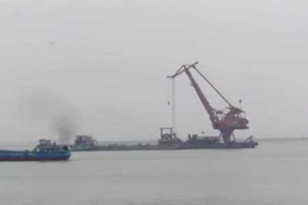 কীর্তনখোলায় স্টিমারের সঙ্গে সংঘর্ষে বাল্কহেড ডুবি