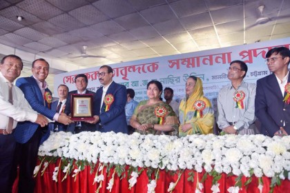 চট্টগ্রামে সেরা করদাতার সম্মাননা পেলেন ৩৯ জন

