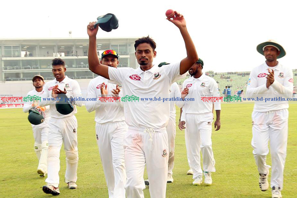 সাকিব-এনামুলের পাশে বসলেন তাইজুল