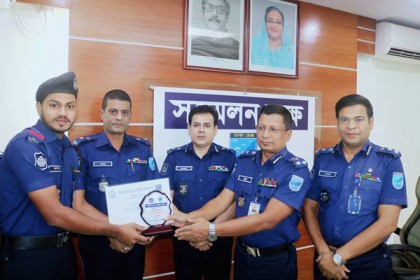 
ঢাকা রেঞ্জের শ্রেষ্ঠ ট্রাফিক অফিসার সার্জেন্ট হাসানুর