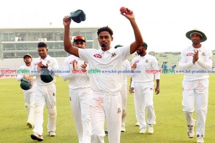 সাকিব-এনামুলের পাশে বসলেন তাইজুল