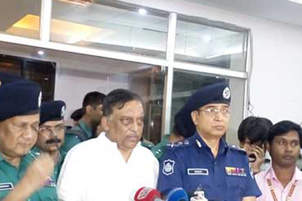 
নির্বাচন বানচাল করতেই পুলিশের ওপর হামলা: স্বরাষ্ট্রমন্ত্রী